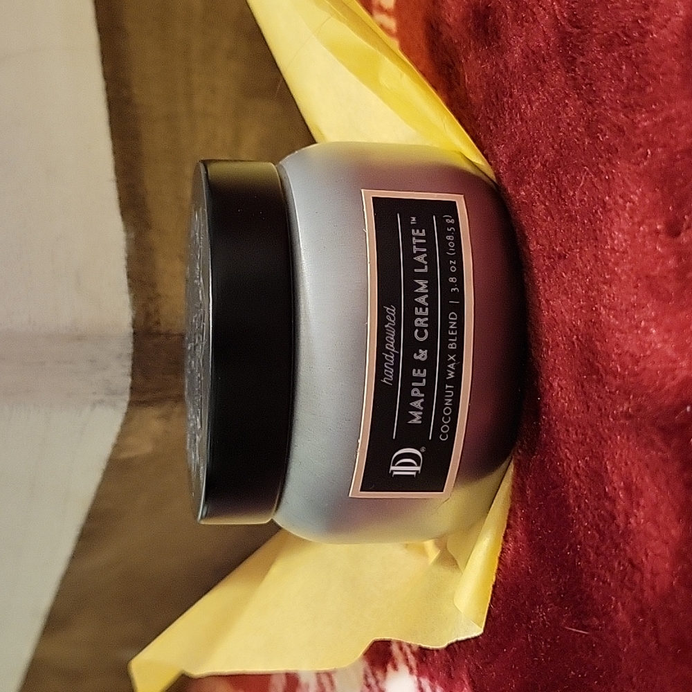 brand new maple and cream latte candle!
